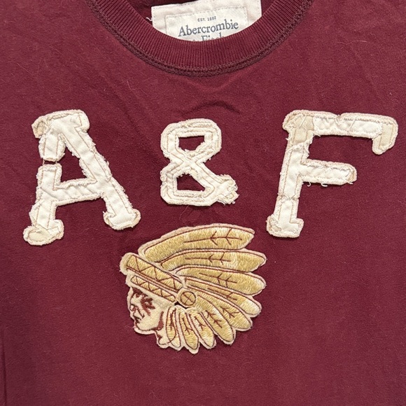 Vintage Abercrombie & Fitch Maroon Tee with Logo - Picture 2 of 4